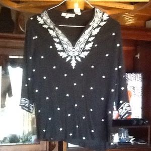 SZS black 3/4 sleeve white embroidered flowered 👚